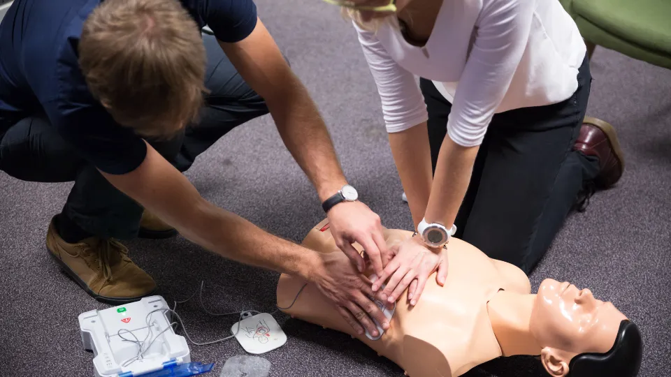Handling Cuts and Scrapes with Basic First Aid - life-rescue-training